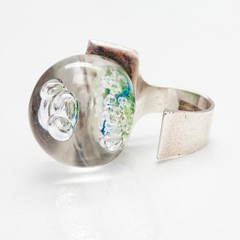 Björn Weckström, Ring "Förstelnad sjö", sterlingsilver och akryl. Lapponia 1971.