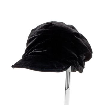 597. PRADA, a black velvet hat. Written size S.