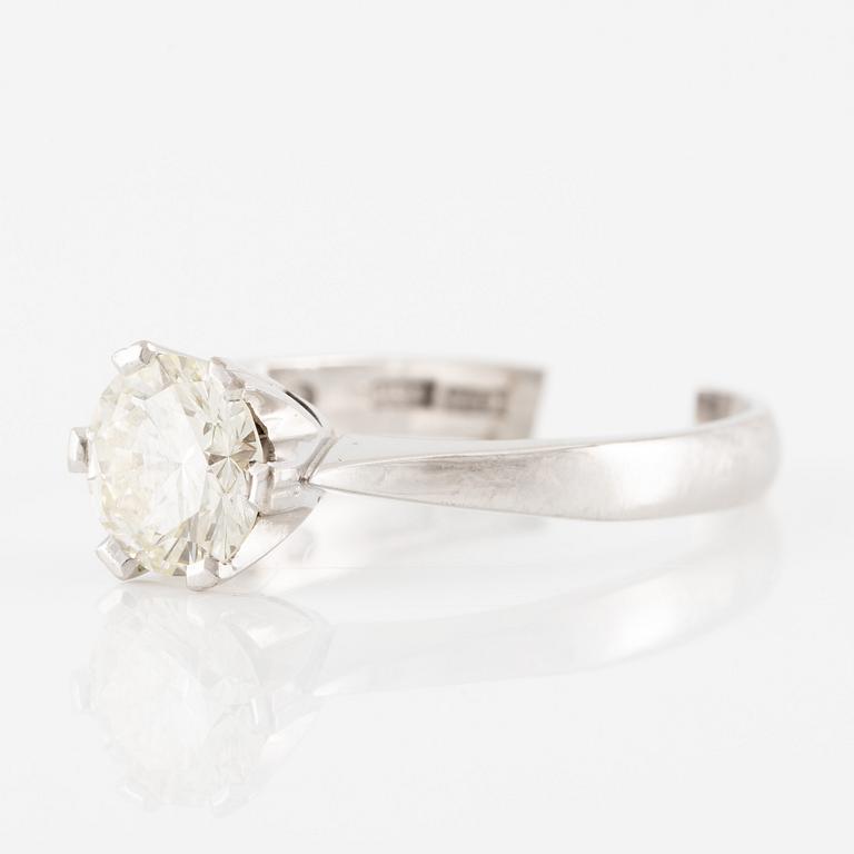 Ring, 18K white gold set with a brilliant-cut diamond, 1.62 ct according to the engraving.