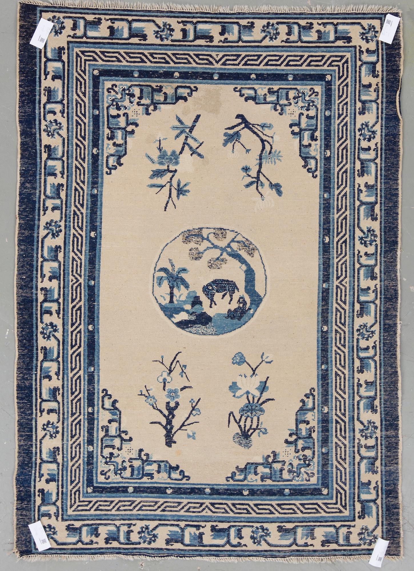 MATTA. Antik, Kina. Ca 181x129 cm.