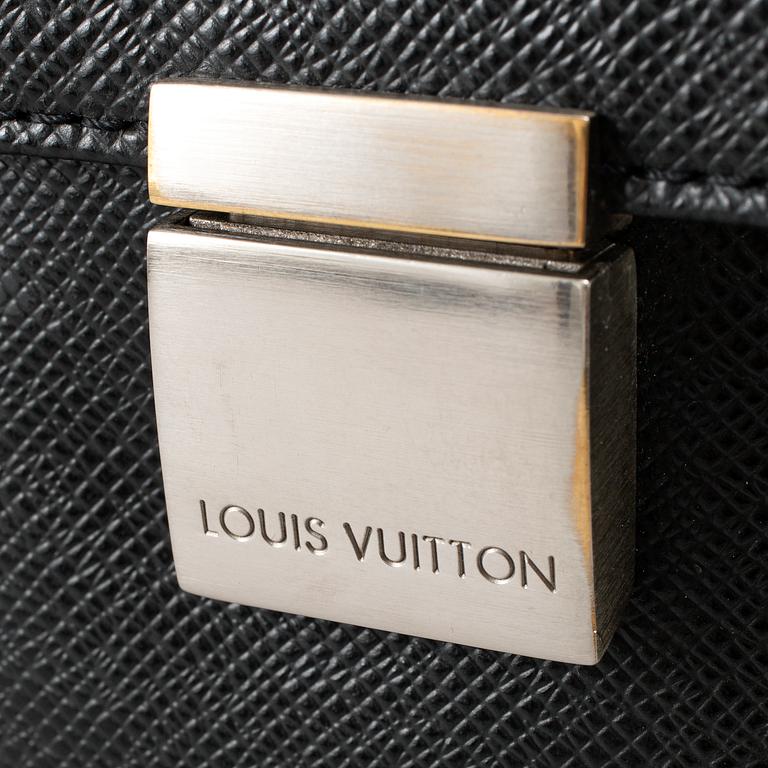 LOUIS VUITTON, a 'Serviette Kazan' briefcase.