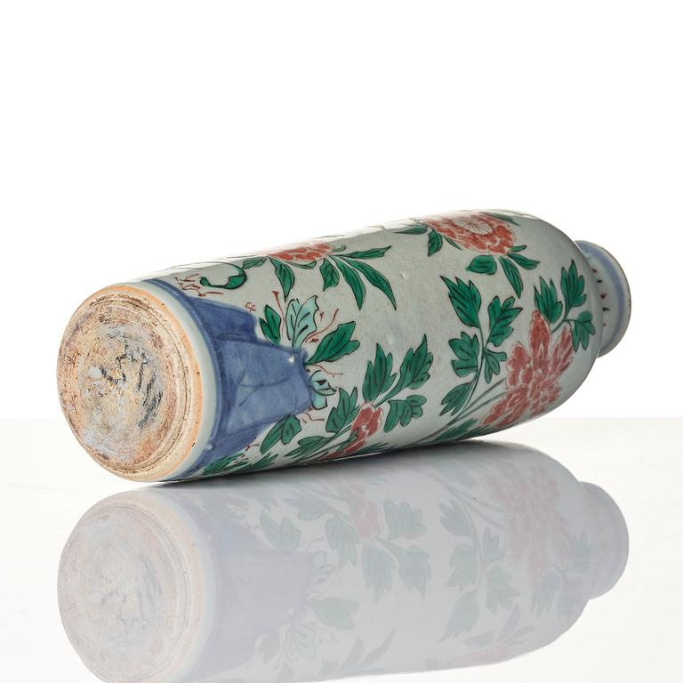 A wucai 'sleeve' vase, Transition, 17th century.