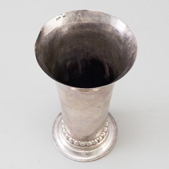 A silver vase by Georg Jensen, Copenhagen 1919. Weight 437 gram.