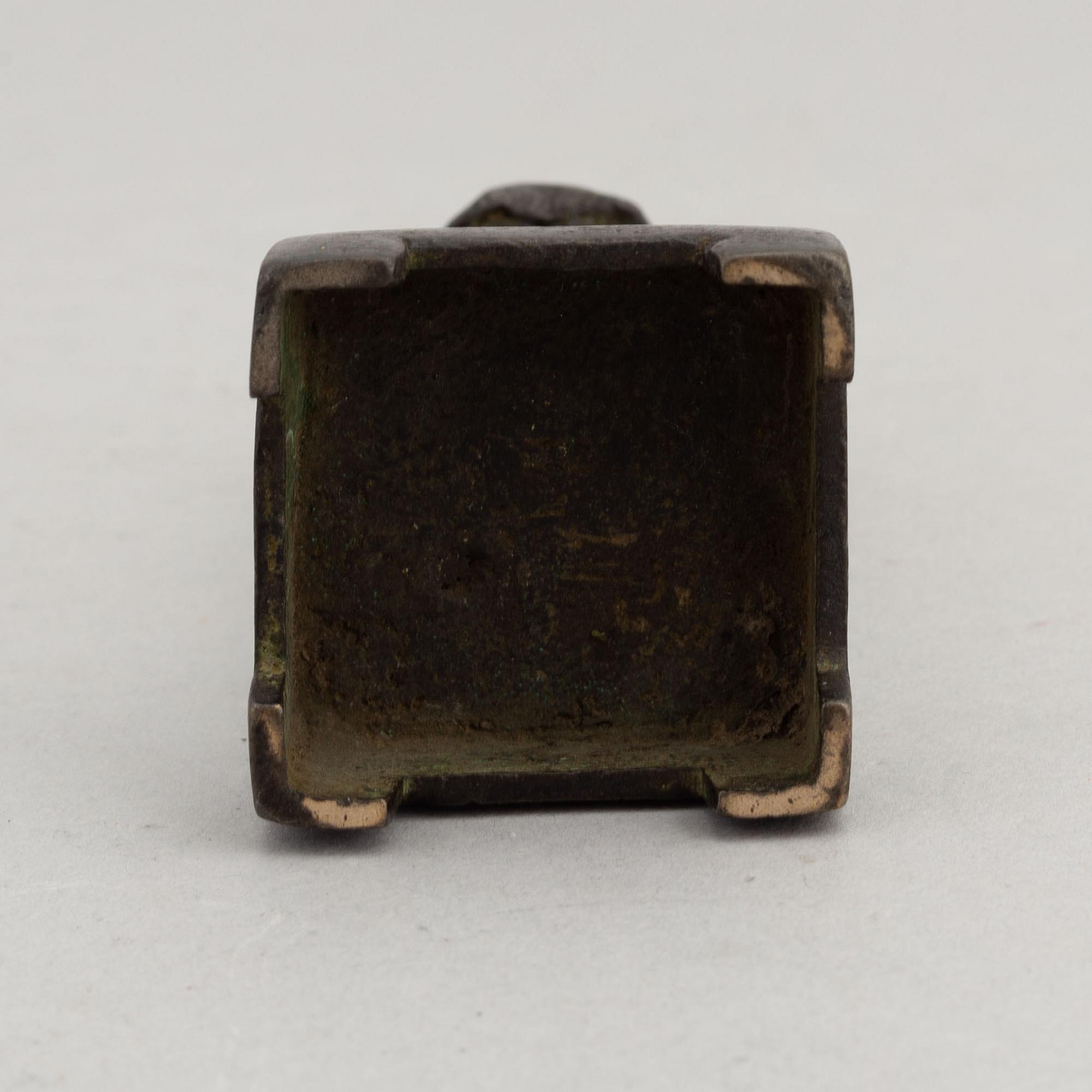 A bronze sculpture, late Qing dynasty.