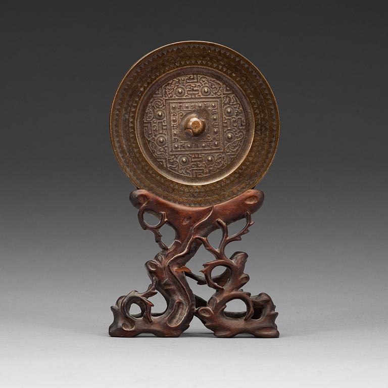 Ana archaistic bronze mirror.