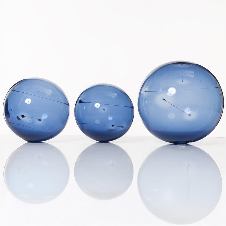 Timo Sarpaneva, three 'Aurinkopallo' glass bolls, Iittala, Finland.
