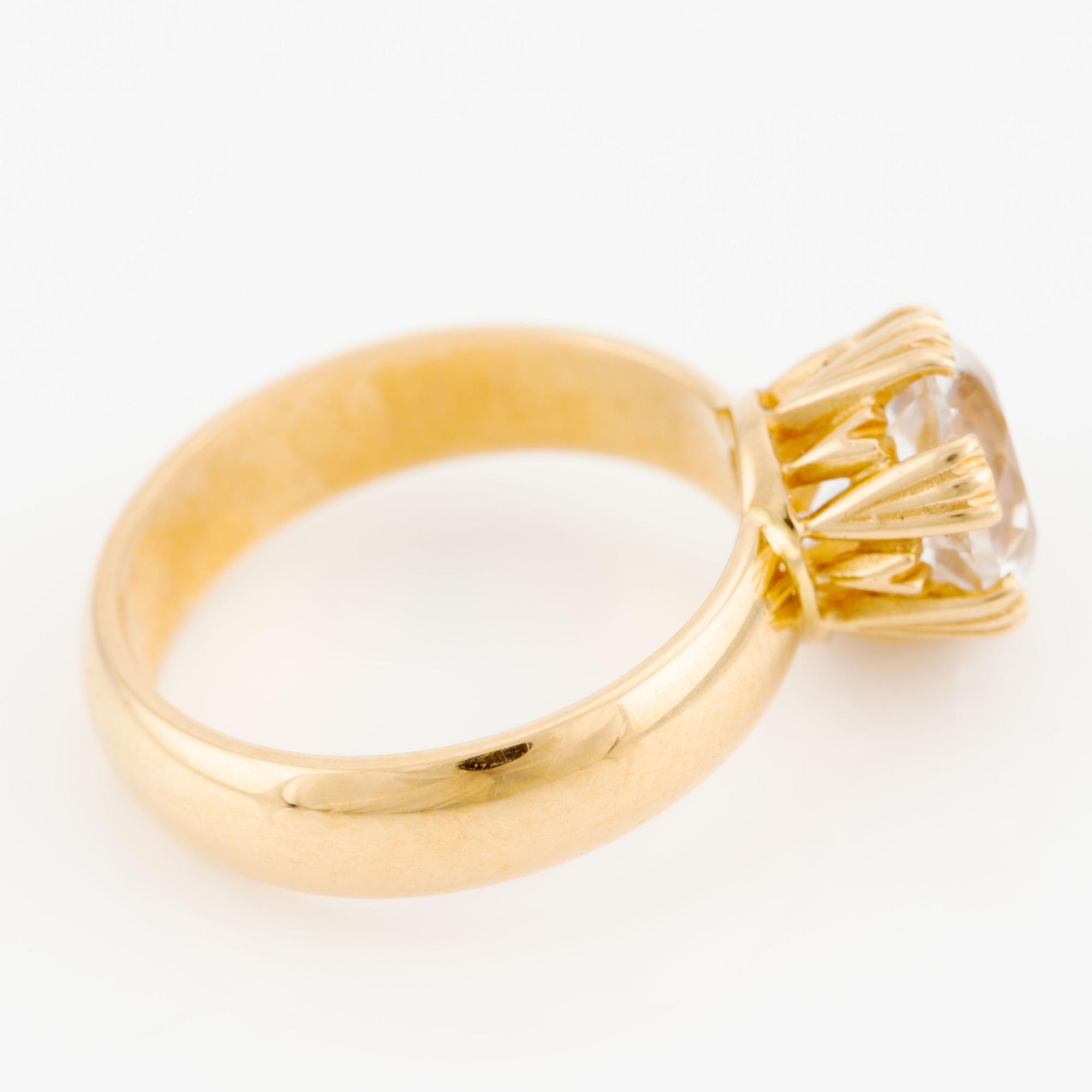 Ring, Alton, 18K guld med vit sten.