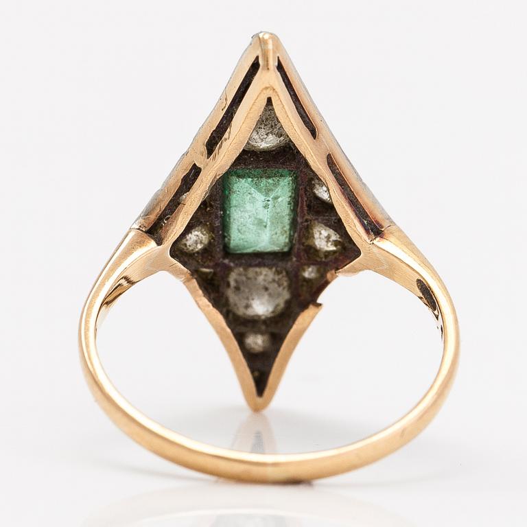 Sormus, 18K kultaa, smaragdi ja timantteja n. 0.68 ct yht. A Tillander, Helsinki 1922.