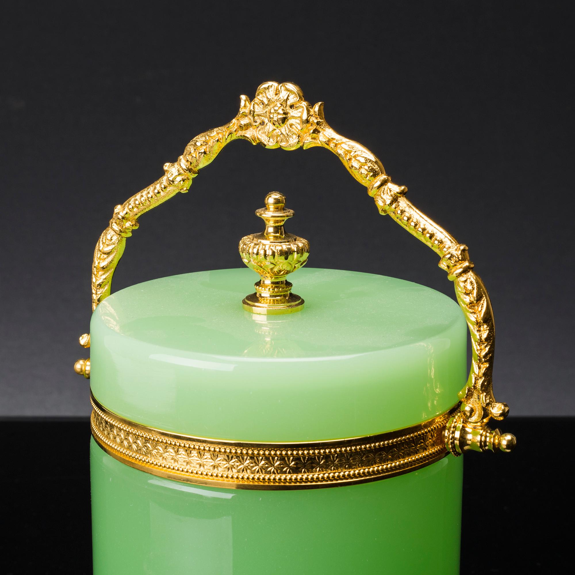 A FRENCH GLASS BOX, first half of 20th century.