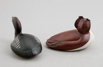 FIGURER, 2 st, stengods, Paul Hoff, Gustavsberg, 1900-talets andra hälft.