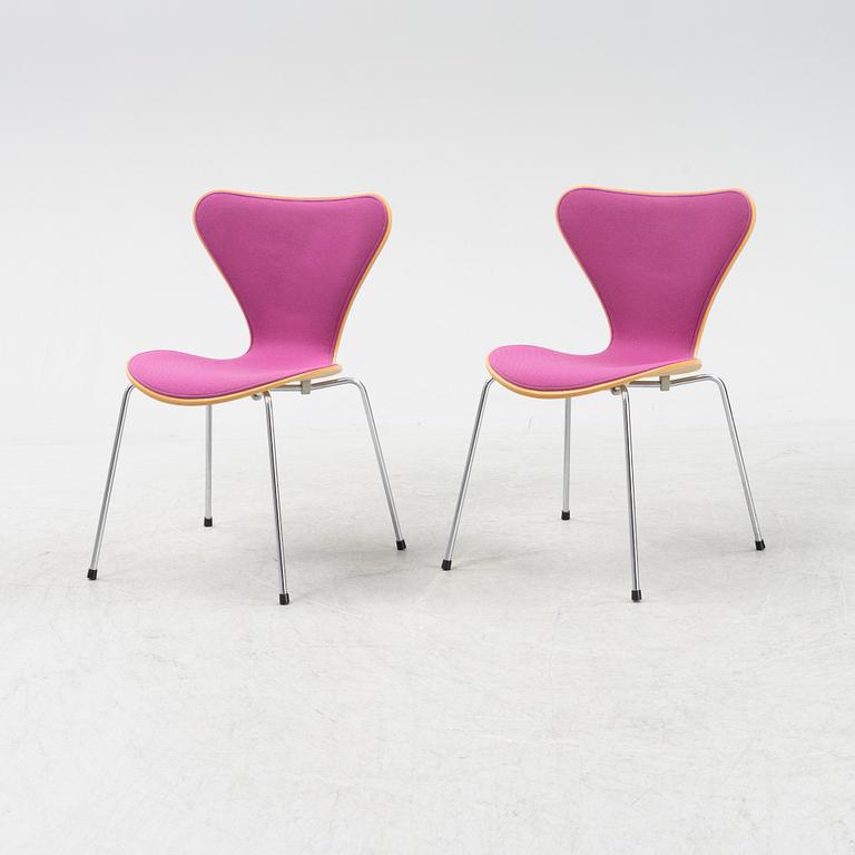 Arne Jacobsen, stolar, 6 st, "Sjuan", Fritz Hansen, Danmark, daterade 1991.