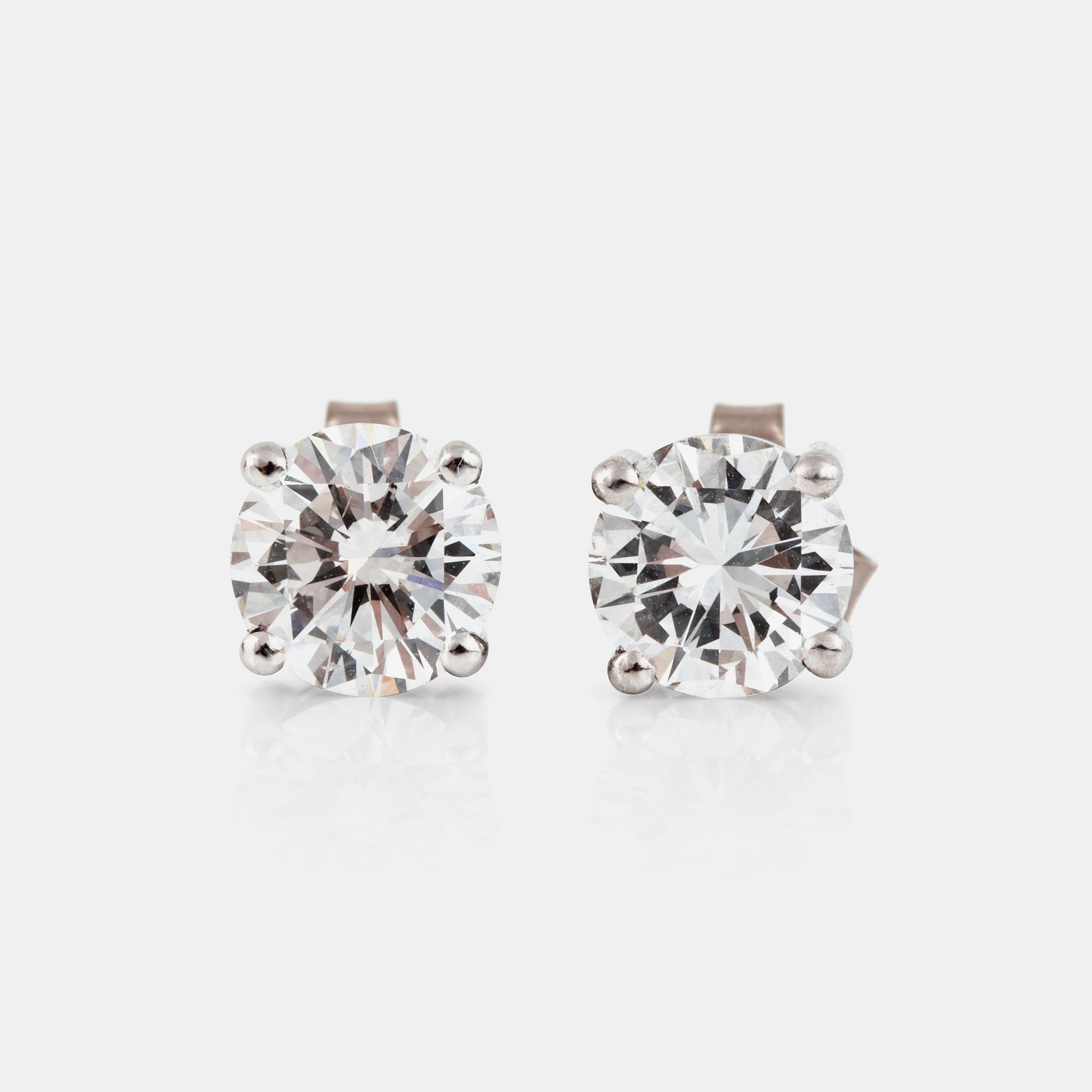 ÖRHÄNGEN briljantslipade diamanter ca 1.11 ct samt 1.00 ct, kvalitet ca F-G/VVS2.