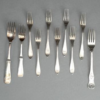 PARTI BESTICK, 38 delar, silver, första hälft 1900-talets. Längd av strösked 18 cm. Total vikt ca 1006 g.