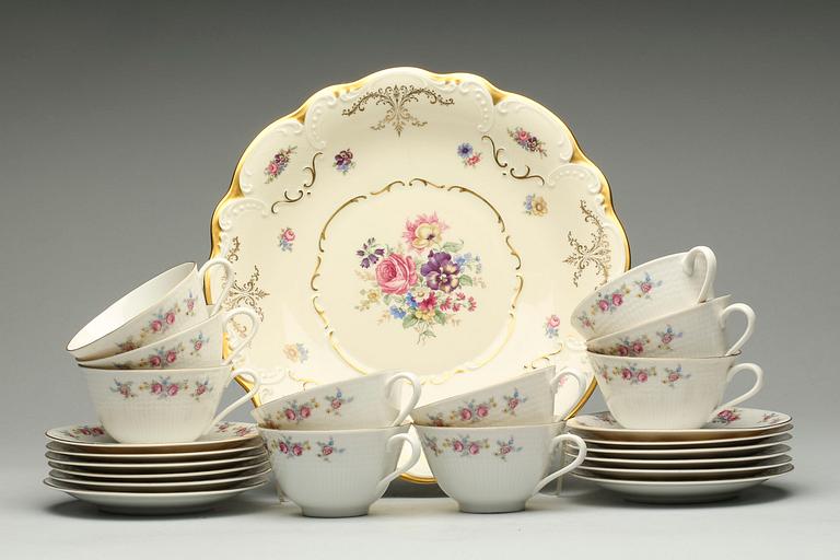 TEKOPPAR med FAT, 10 delar, porslin, "Swedish grace", Louise Adelborg, Rörstrand samt KAKFAT, porslin, Rosenthal.