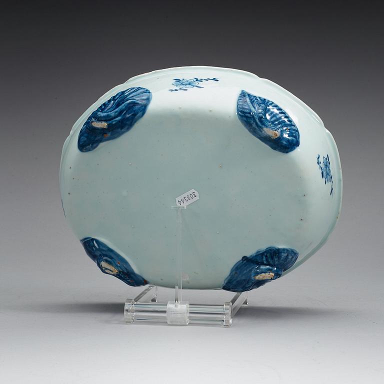 A blue and white salad dish, Qing dynasty, Qianlong (1736-95).