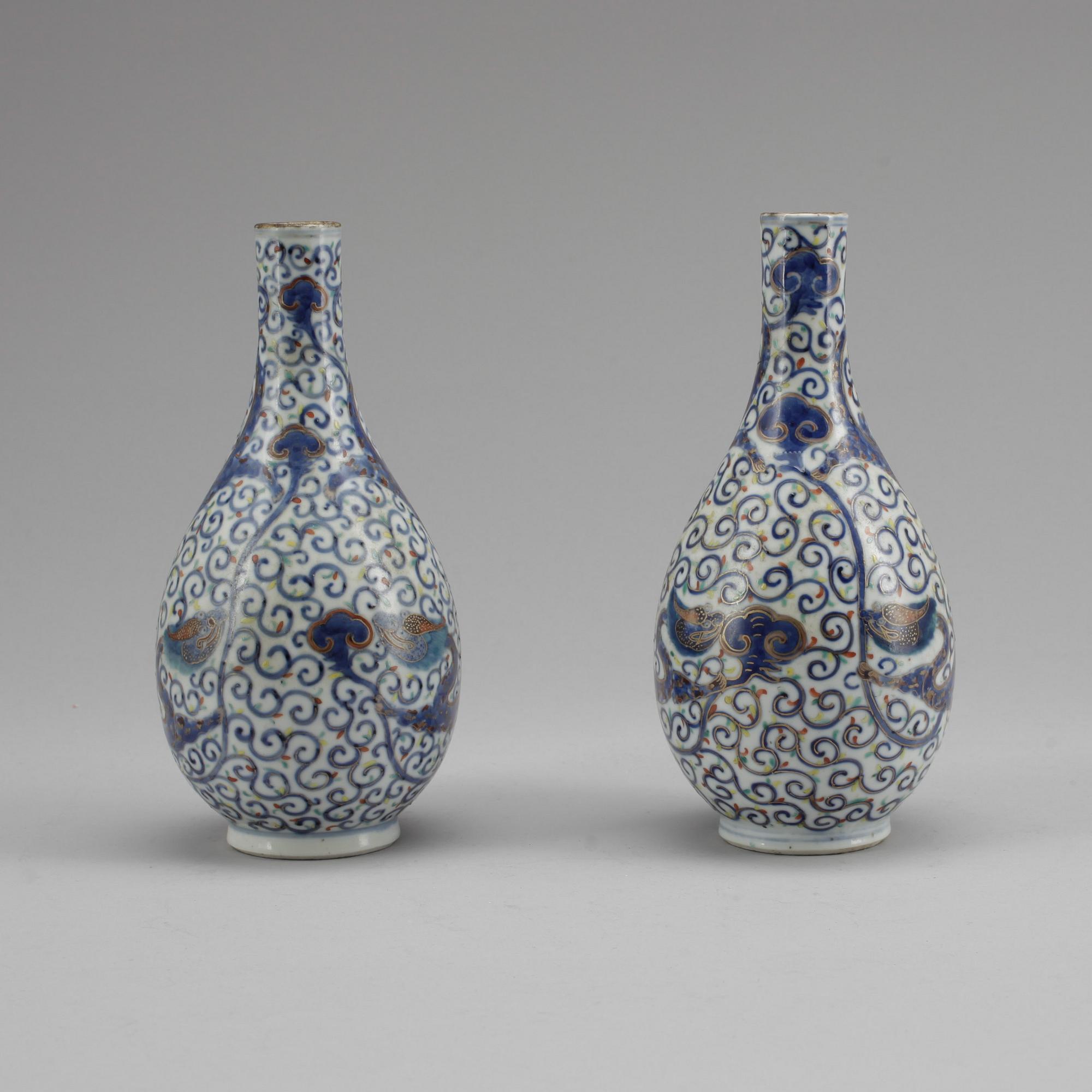 VASER, ett par, porslin Kangxi-stil, 1800-tal.
