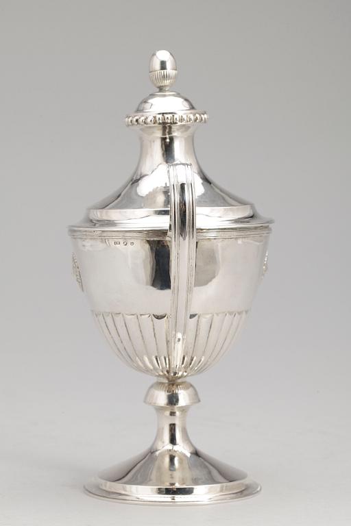 SOCKERSKÅL, silver, Christoffer Nordin, Hudiksvall, verksam 1819-58. Tot vikt ca 429 g.