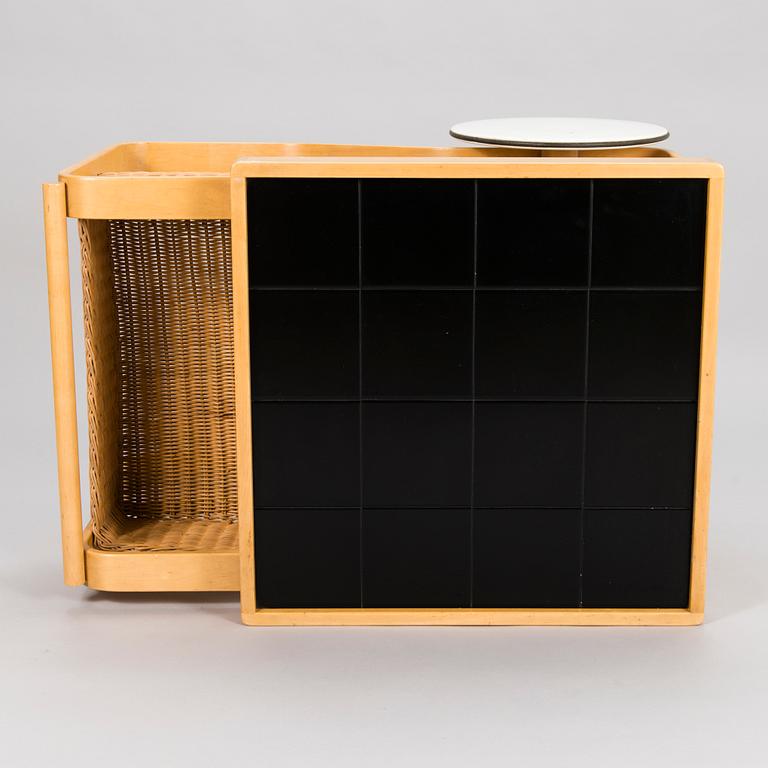 ALVAR AALTO, A 1960s-70s tea trolley model '900 for Artek.