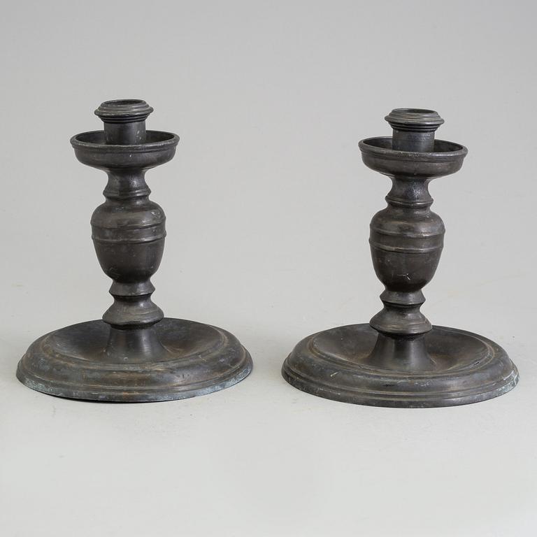 A PAIR OF BARQUE PEWTER CANDLESTICKS, 17th/18th century.