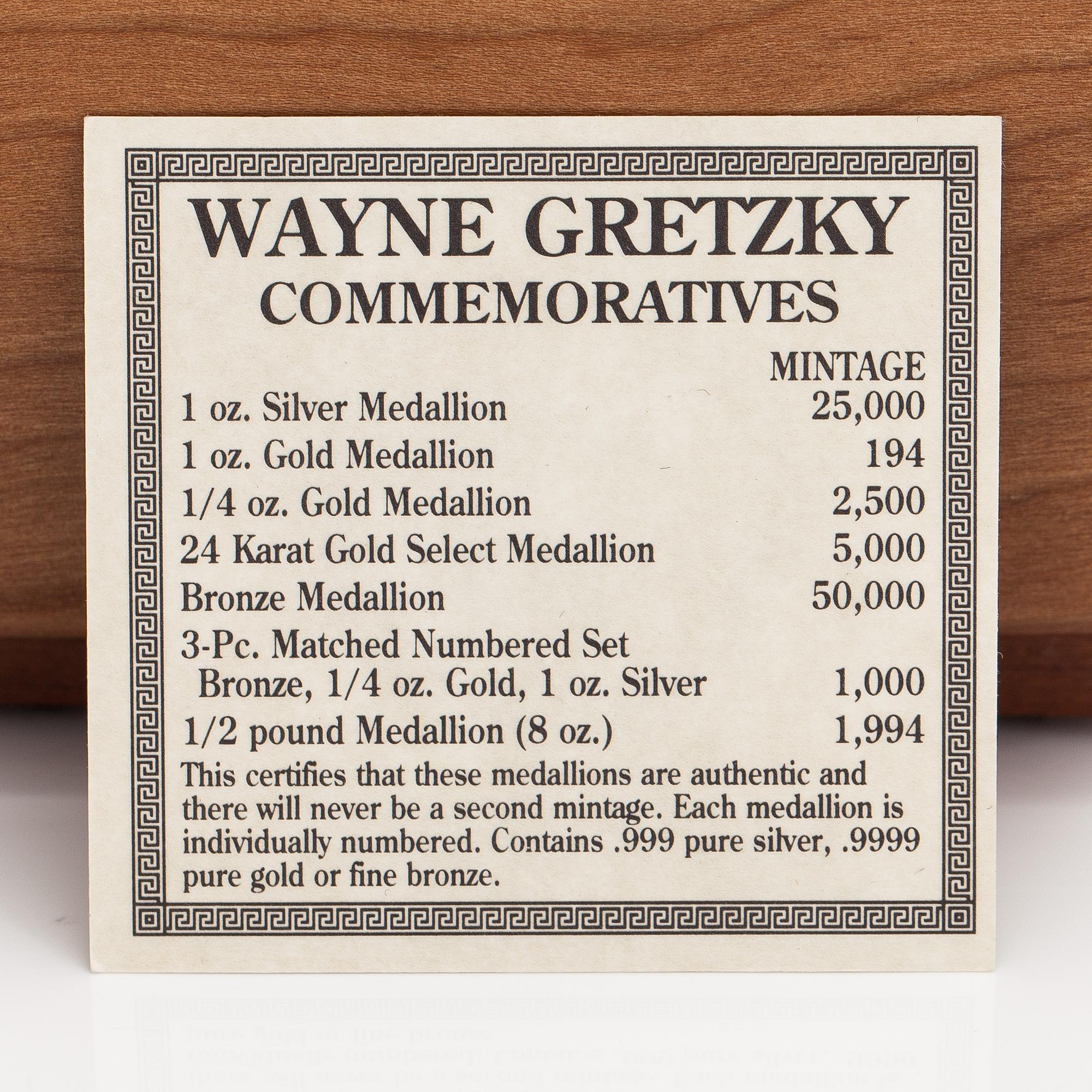 Commemorative medallion, Wayne Gretzky, 24K gold, no. 93/194.