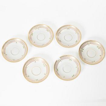 Kaffekoppar med fat, fyra stycken, porslin. 'Flora Danica', Royal Copenhagen, Danmark, 1900-tal.