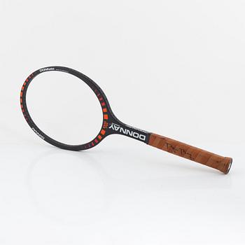 Tennisracket. Signerad Björn Borg. Speciellt framtaget midsized Borg Pro test racket, Graphite-förstärkt.