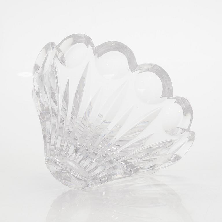 Aimo Okkolin, A cut crystal glass vase, bowl, model 6553, signed Aimo Okkolin Riihimäen Lasi oy.