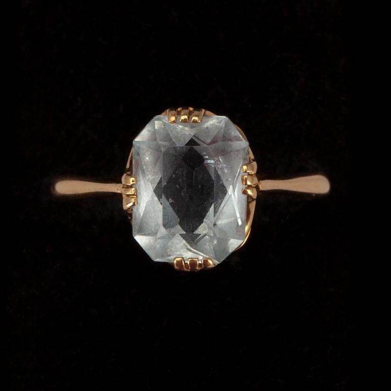 RING, akvamarin, 18K guld. Vikt 2,9 g.
