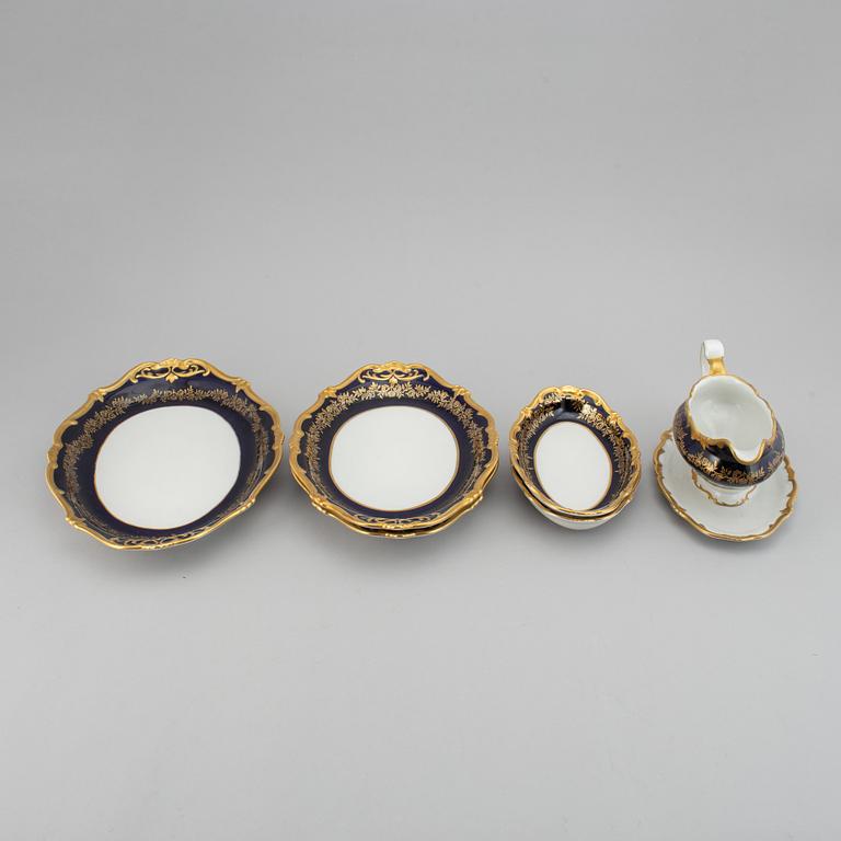 A German dinner service, 20th Century.