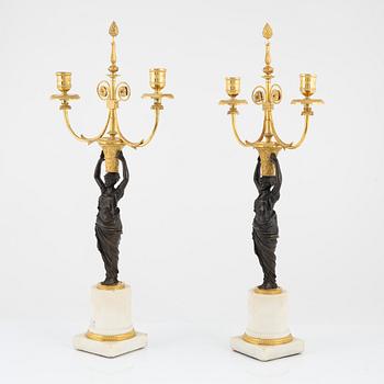 Kandelabrar, ett par, för två ljus, Frankrike, sent 1700-tal, Louis XVI.