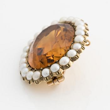 Brooch/pendant with large citrine and pearls.