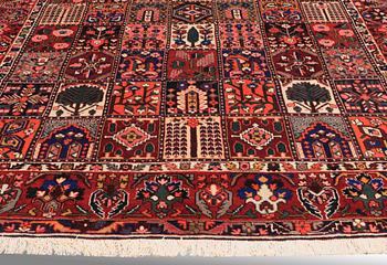 A carpet, Bakhtiari, around 342x 300.