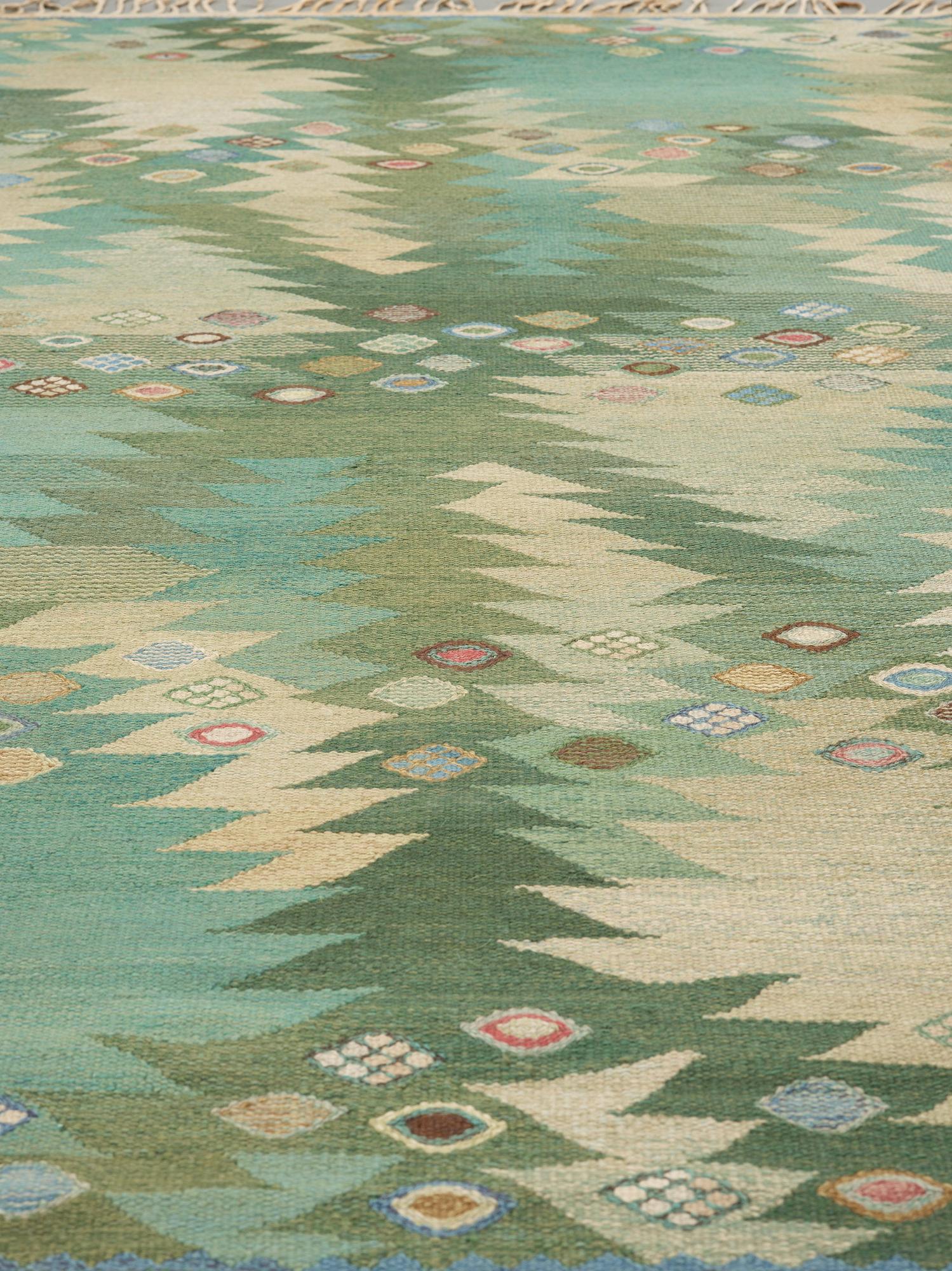 Barbro Nilsson, MATTA. "Tånga, grön H". Gobelängteknik. 256 x 166,5 cm. Signerad AB MMF BN.