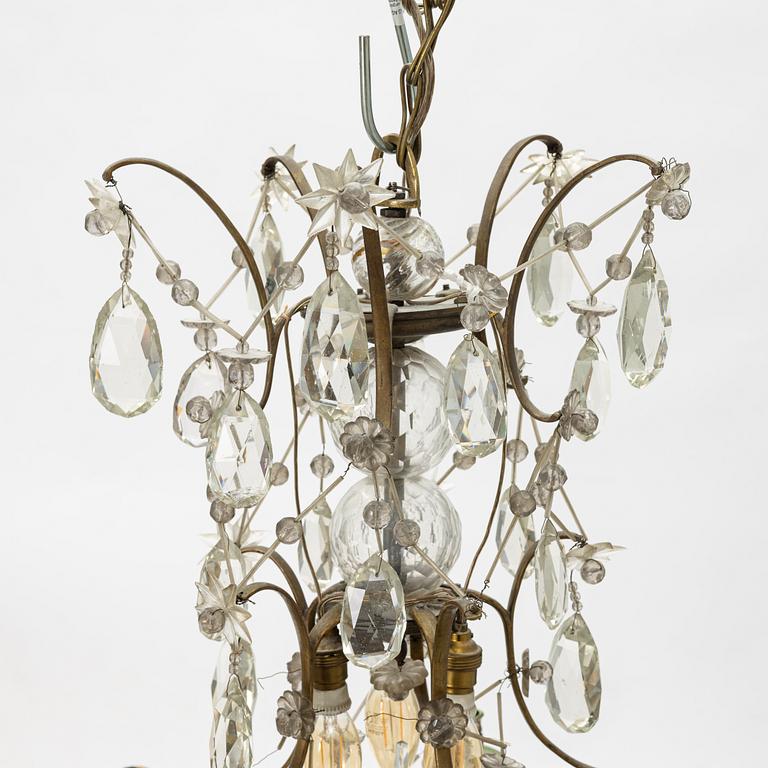 A Rococo style chandelier, early 20th Century.