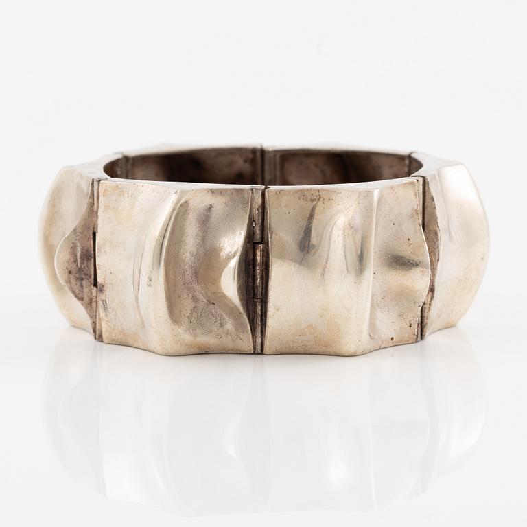 Matti Hyvärinen, armband, sterlingsilver, Sirokoru Oy 1973.