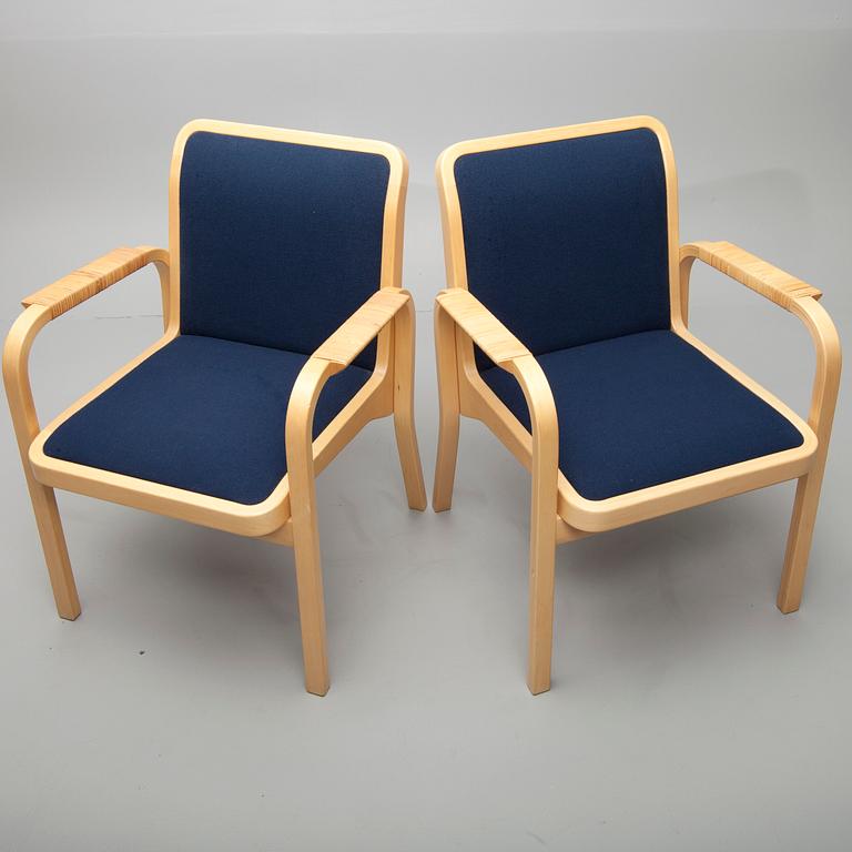 KARMSTOLAR, ett par, modell 45, Alvar Aalto, Artek. Modellen formgiven 1947.