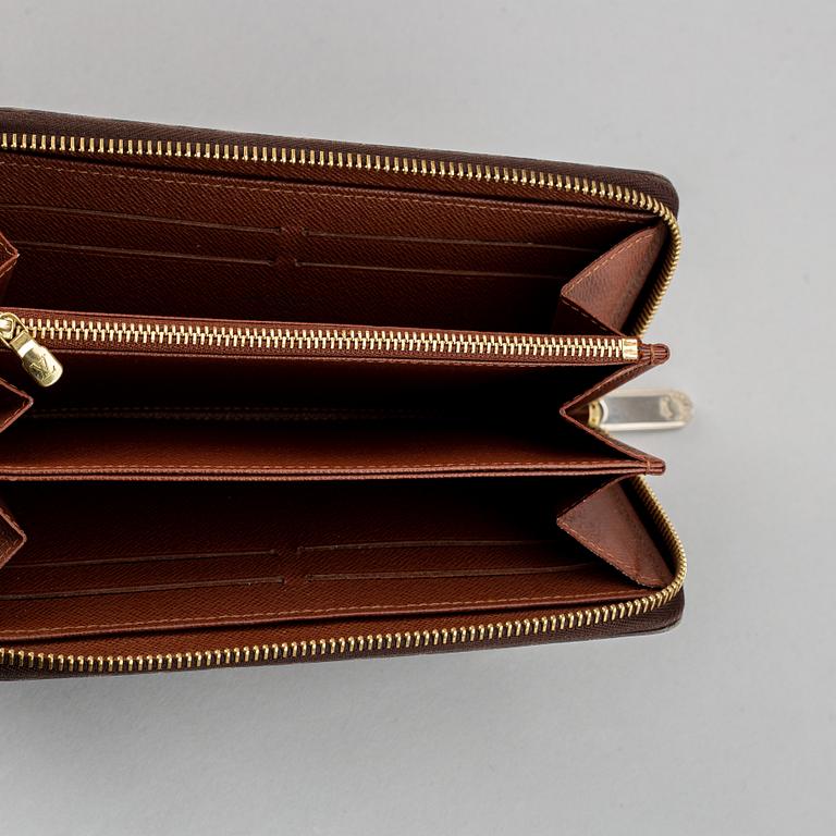 LOUIS VUITTON, a monogram canvas 'Zippy' wallet.