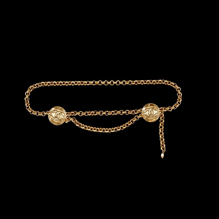 A golden chain belt by Chanel.