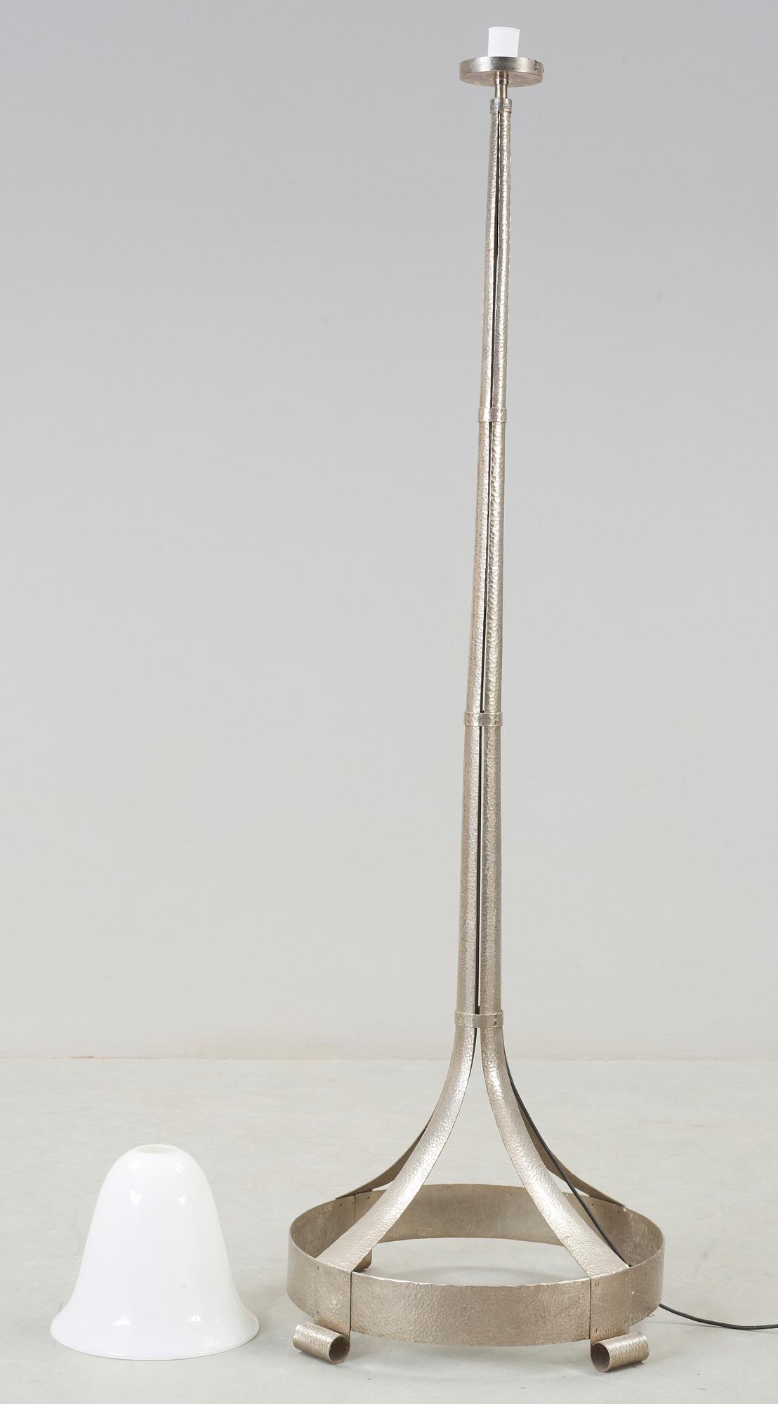 GOLVLAMPA, hamrad vitmetall, jugend, 1900-talets början.