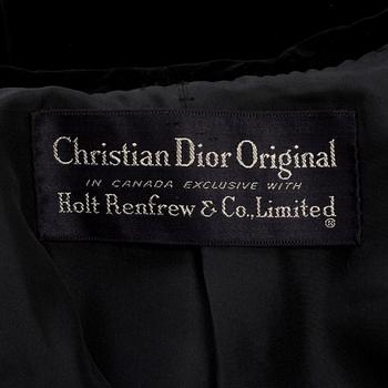 CHRISTIAN DIOR, tvådelad dräkt bestående av kavaj samt kjol.