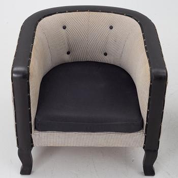 A pair of armchairs, first half of the 20th century.