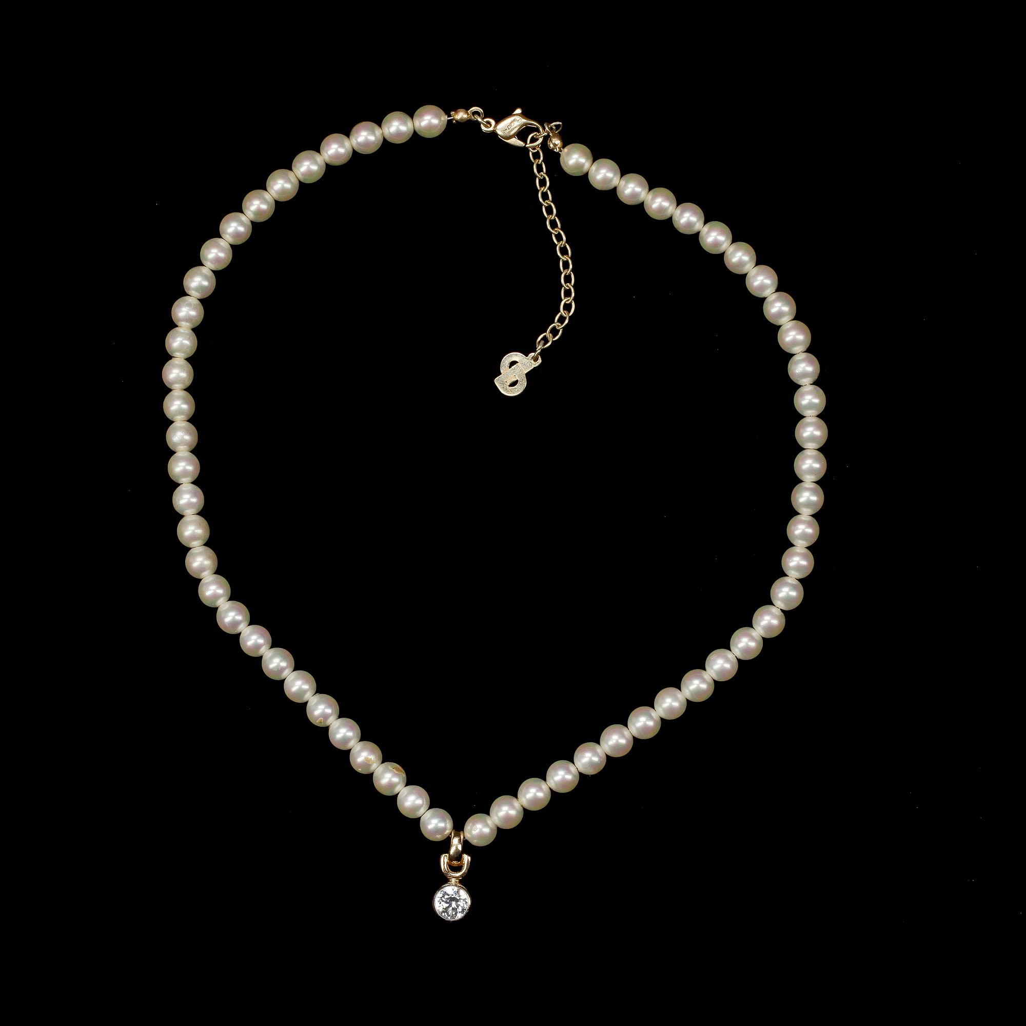 CHRISTIAN DIOR, pärlhalsband.