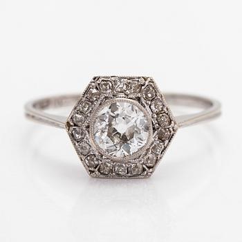 An 18K white gold ring with old-cut diamonds ca. 0.81 ct in total. Veikko Kalevi Piirainen, Helsinki 1974.