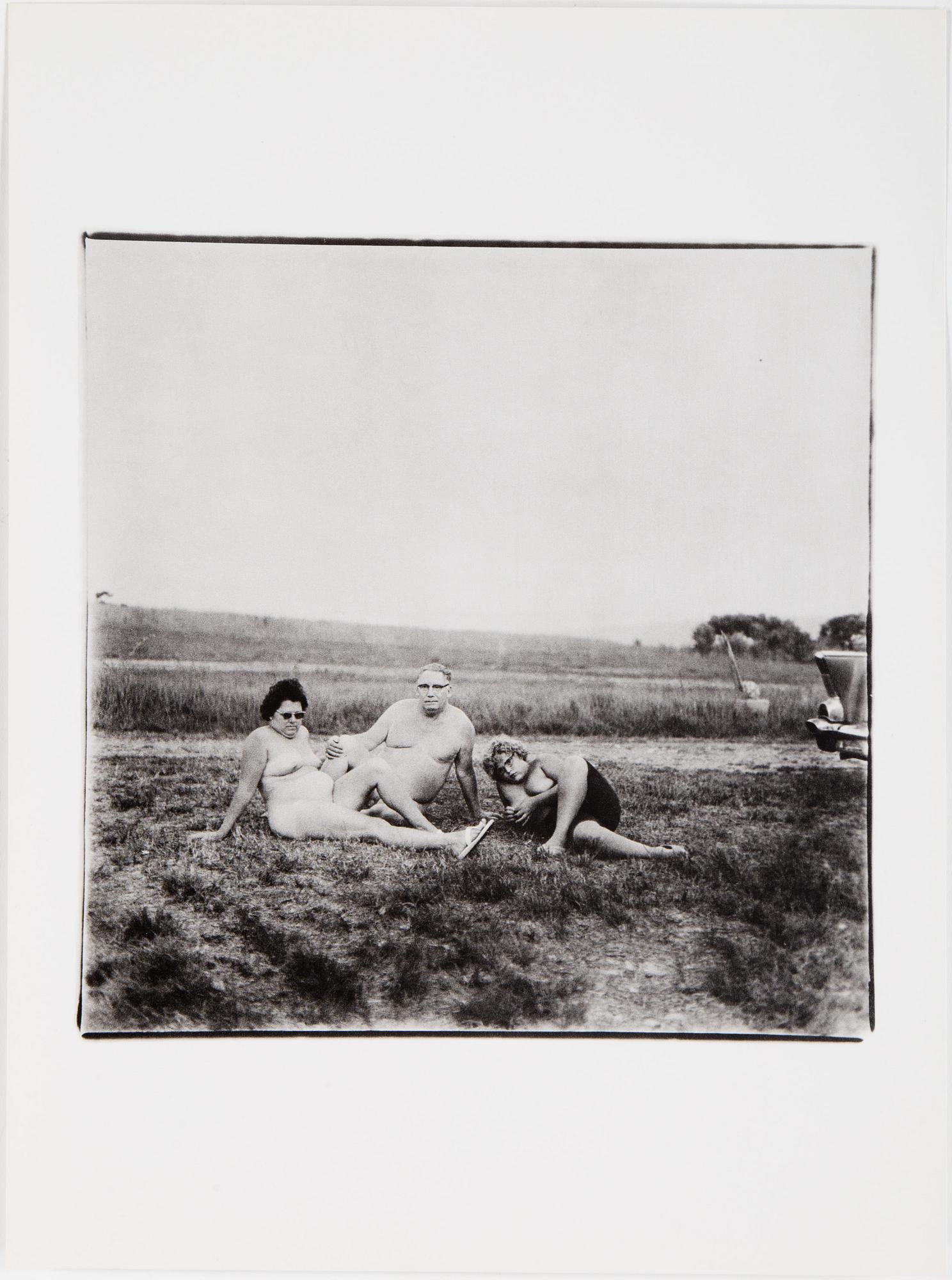 DIANE ARBUS, Portfolio with 12 heliogravures published by Electa in 1979. Numbered 26/1000.