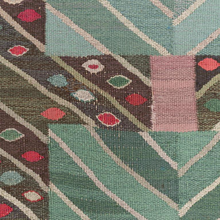 Marianne Richter, a carpet, "Strålar, grön", tapestry weave, 332 x 269 cm, signed AB MMF MR.