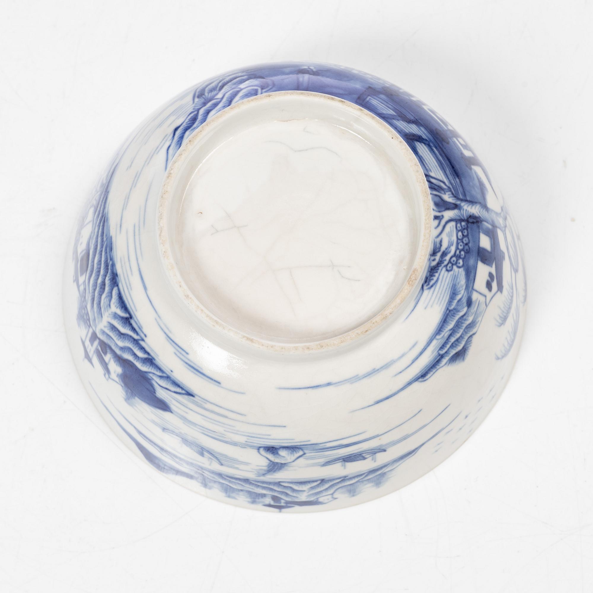 Five pieces of underglaze blue decorated porcelain, china, Qianlong (1736-95) & Jiaqing (1796-1822).