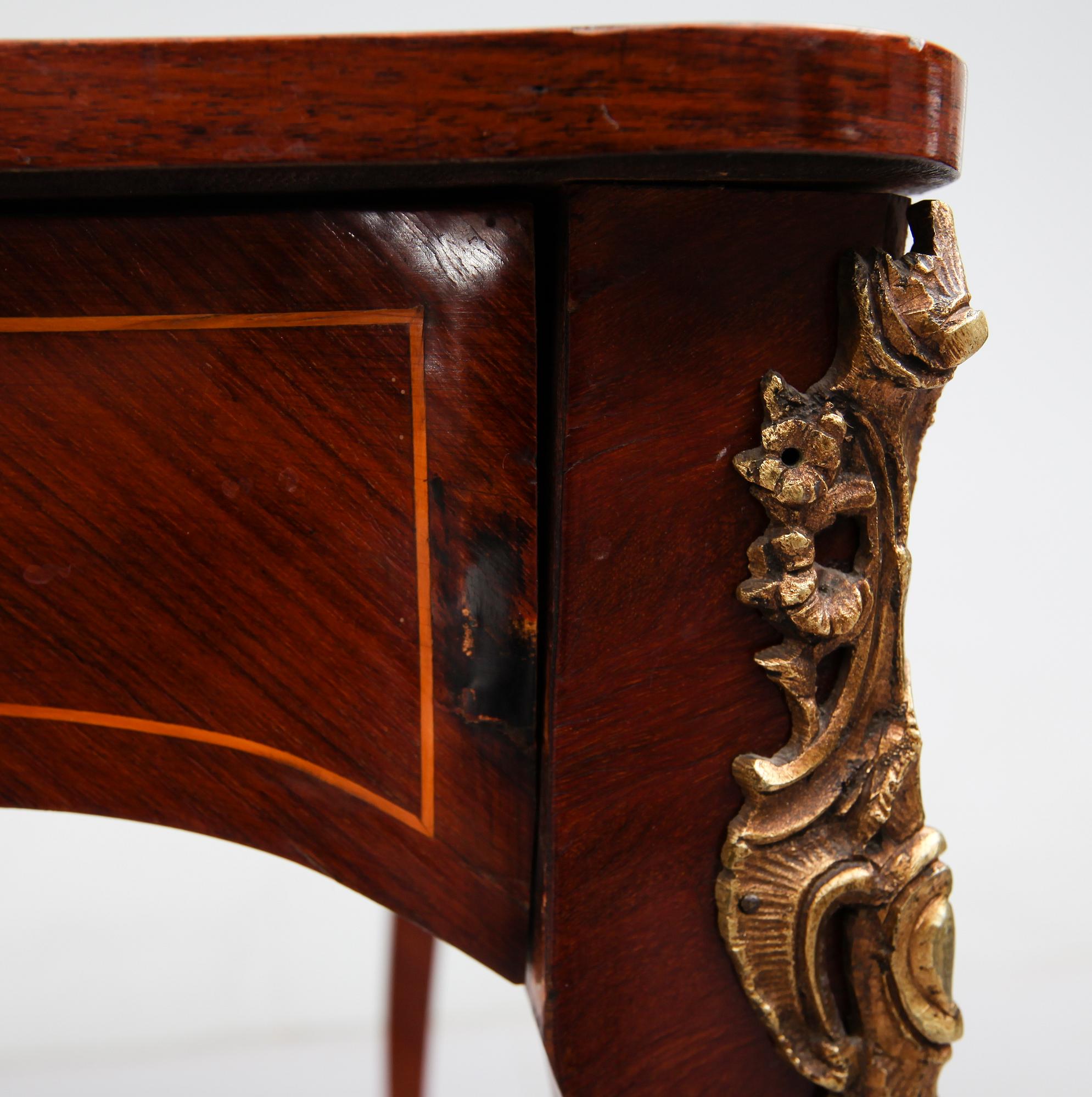 SKRIVBORD, rokokostil, 1900-talets första hälft.