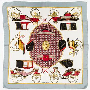 HERMÈS, KAKSI HUIVIA.