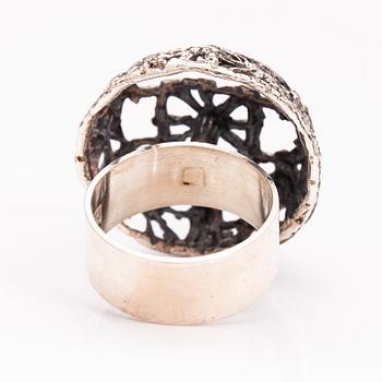 PENTTI SARPANEVA, A silver necklace, brooch and ring. Turun Hopea, Turku 1968 and 1975.