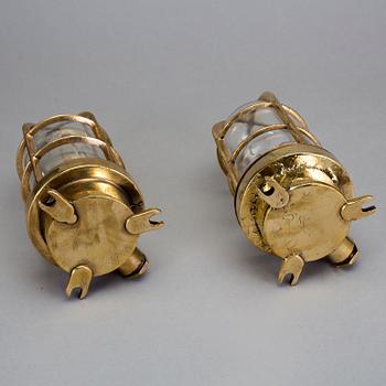 MÄSSBELYSNING, ett par. Varav en märkt HR, 1900-talets mitt.